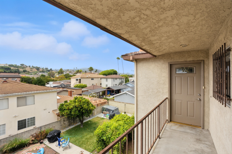 1152 W 24th St #4 - Photo 2 of 24