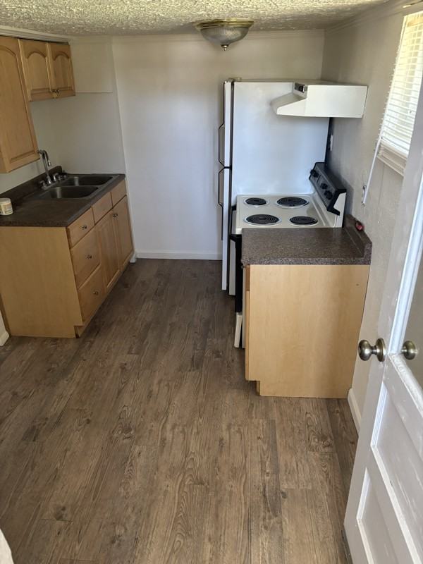 424 1/2 E Dillon St - Photo 2 of 9