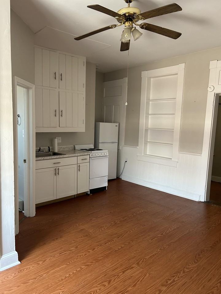 400 North Loudoun Street - Photo 2 of 5