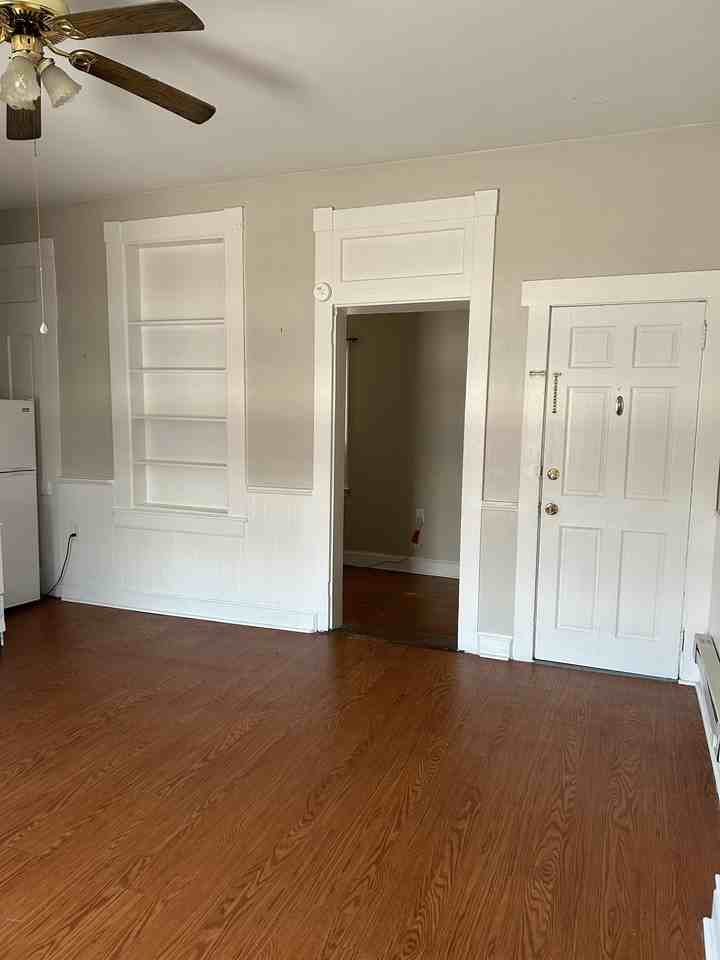 400 North Loudoun Street - Photo 3 of 5