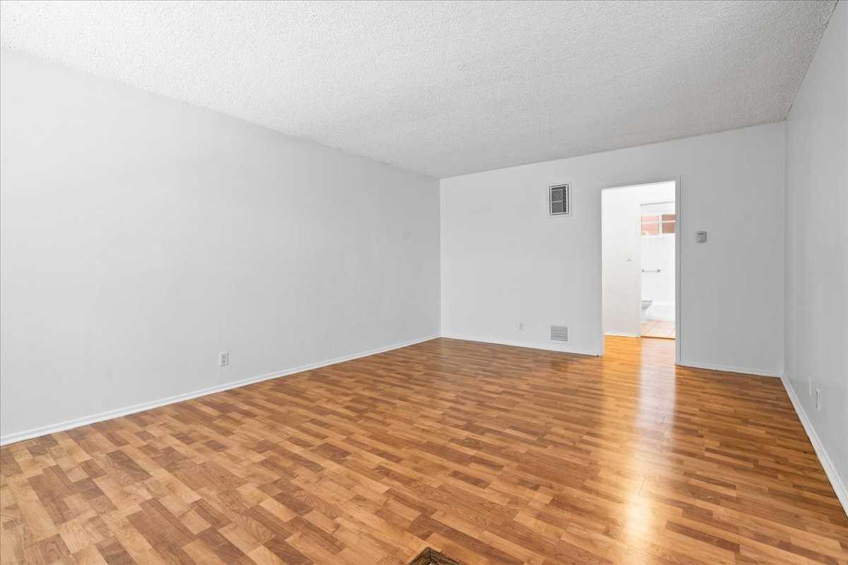 135 South Belmont Street - Photo 4 of 37