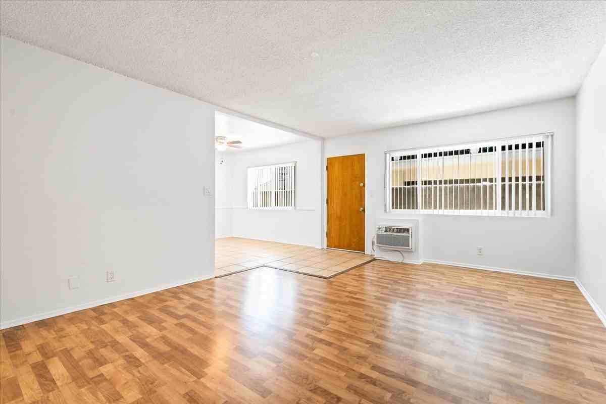 135 South Belmont Street - Photo 6 of 37