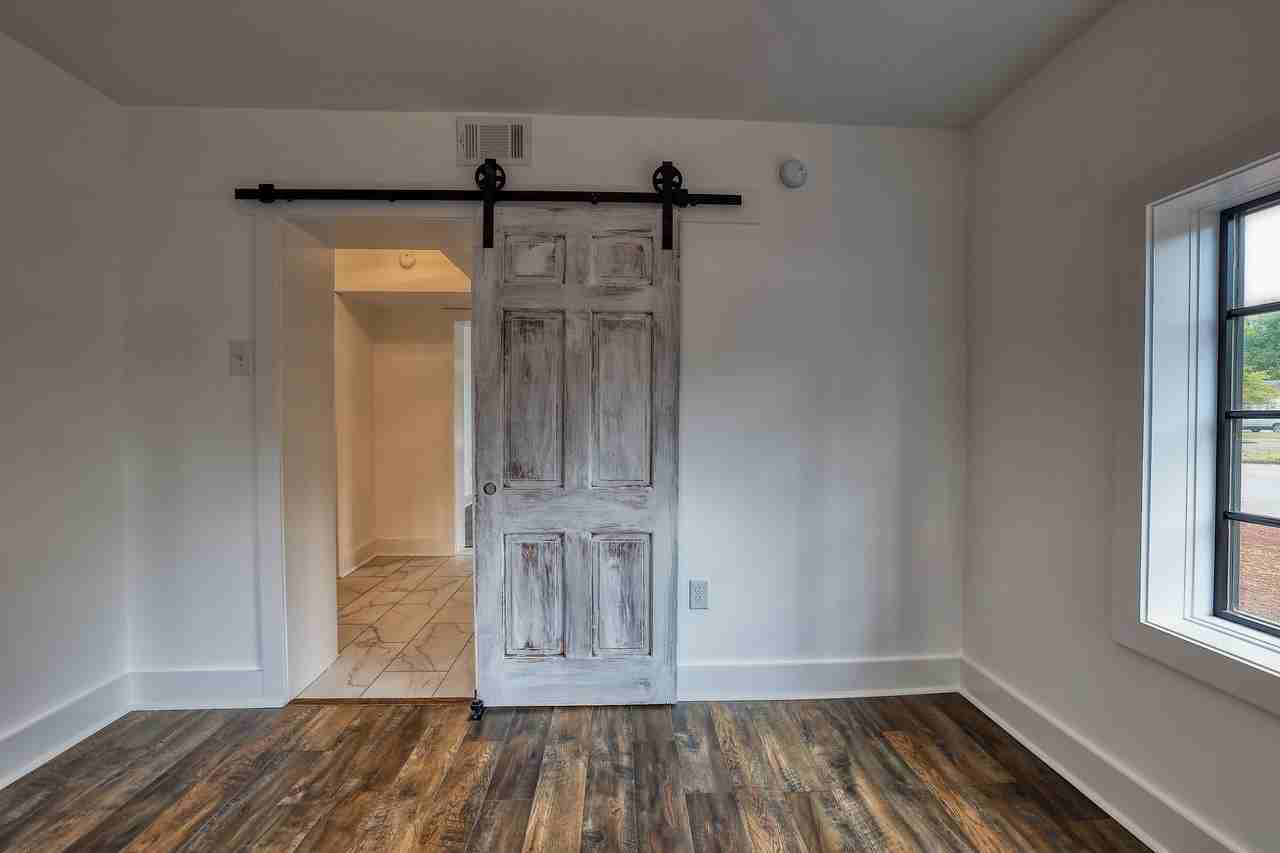 1122 Wellman Avenue Northeast - Photo 3 of 10