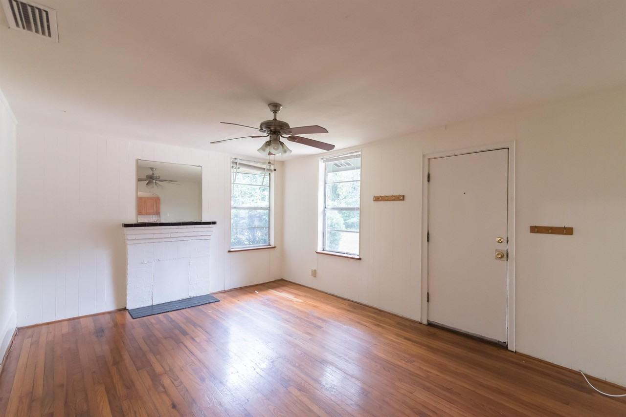 2020 Hollywood Drive - Photo 3 of 13