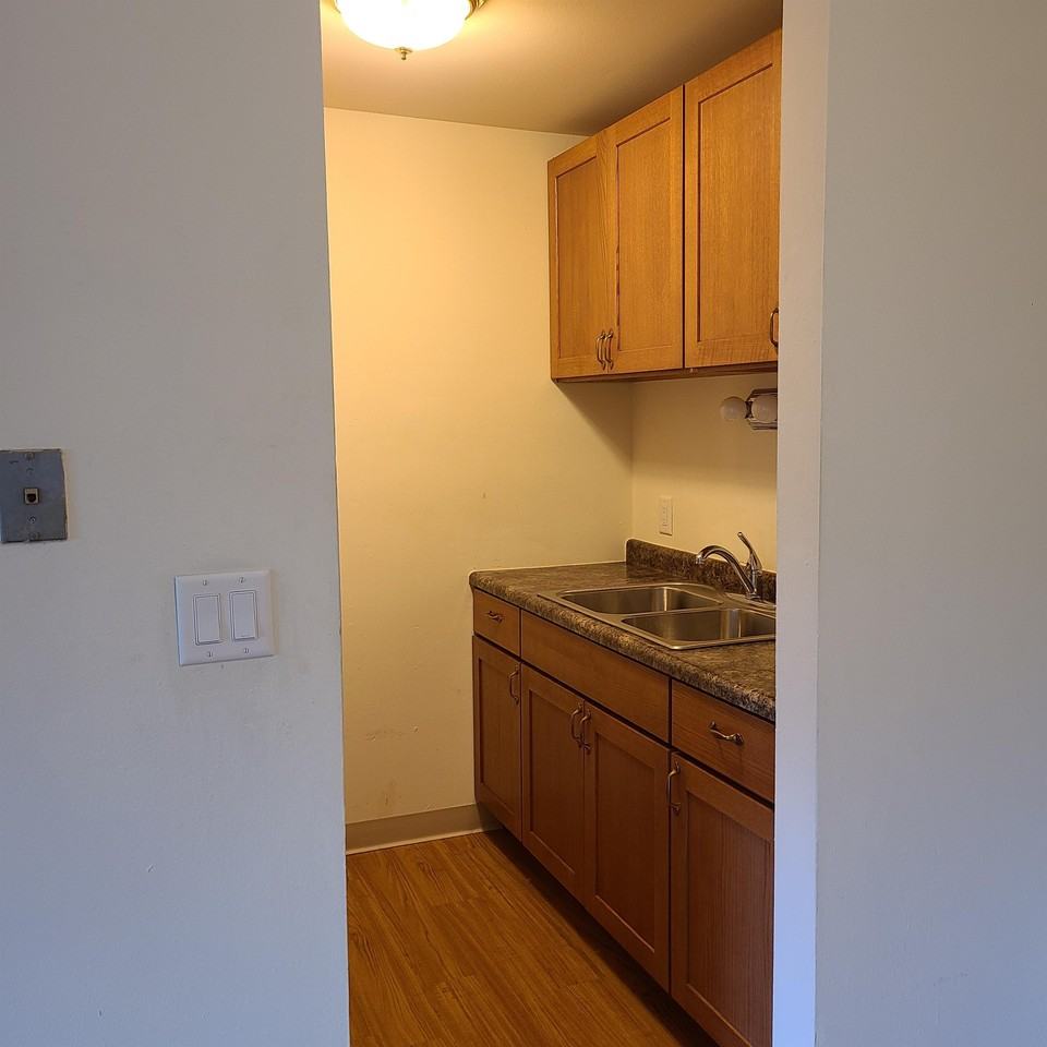 341 East Market Street - Photo 2 of 15