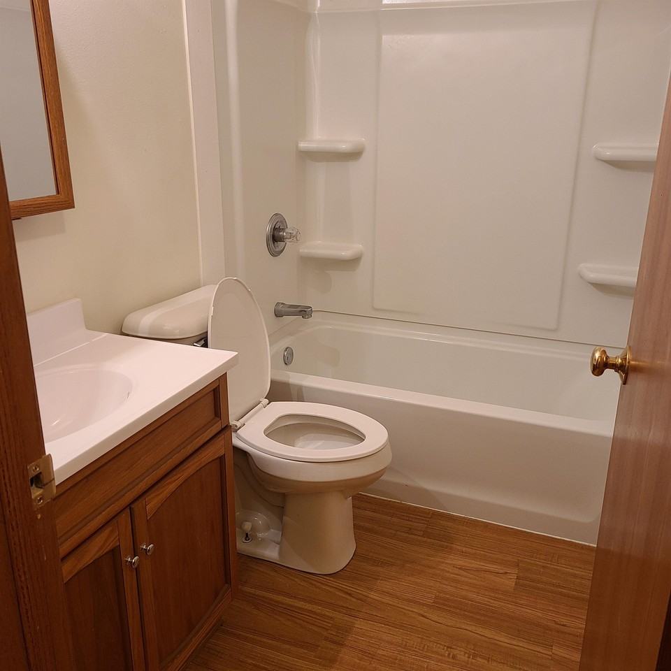 341 East Market Street - Photo 5 of 15