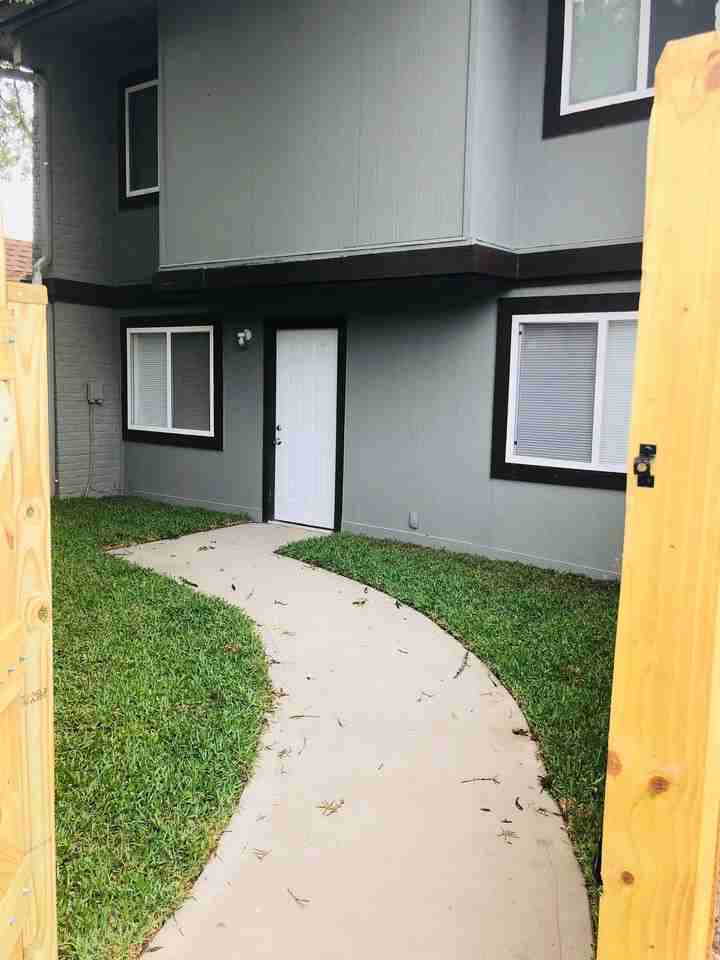 02- Townhomes - - Photo 4 of 38