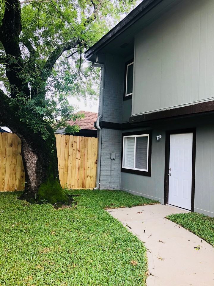 02- Townhomes - - Photo 5 of 38