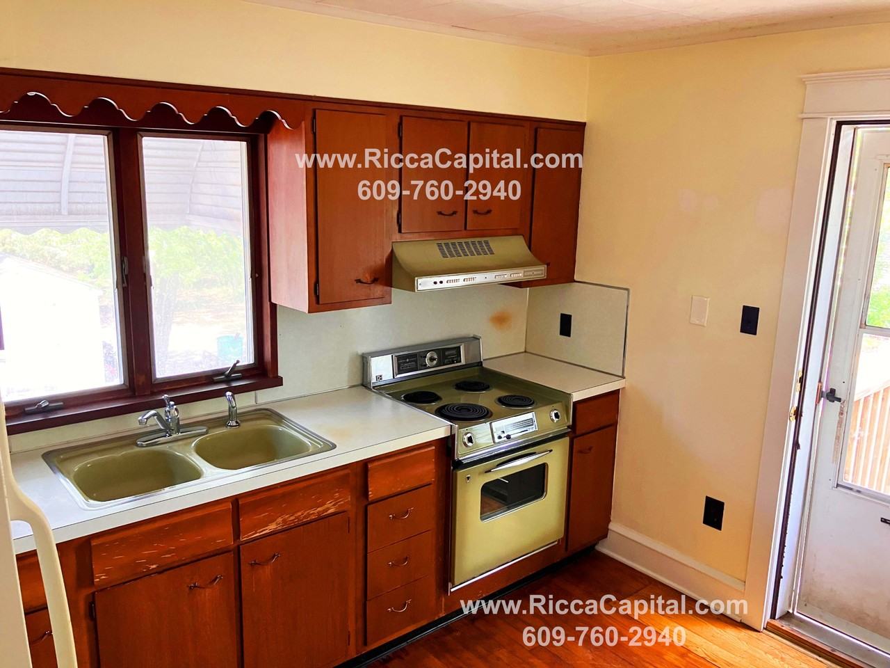 579 Thirteenth - Photo 3 of 8