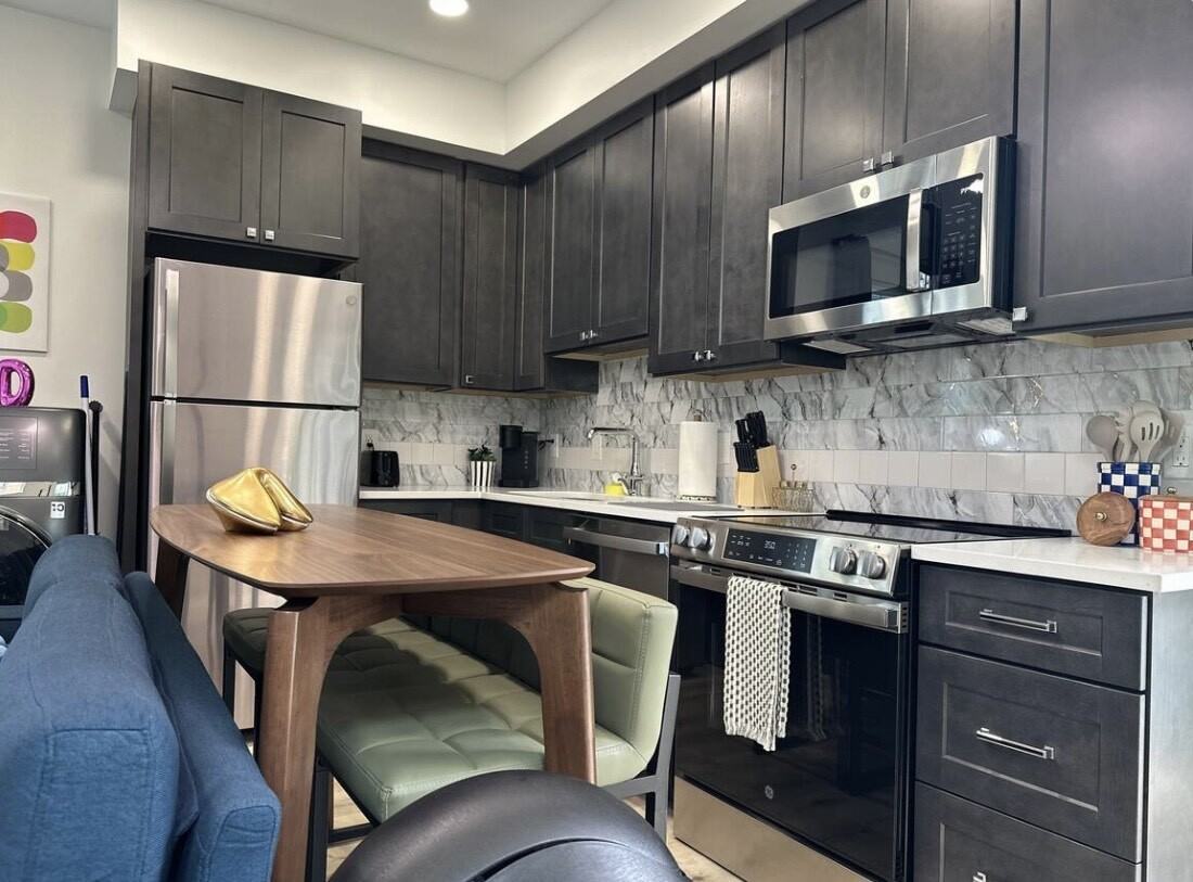 501 Sparella Street - Photo 5 of 22