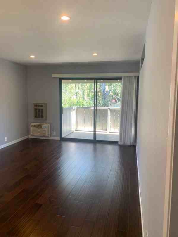 1437 Marchbanks Dr - Photo 3 of 7