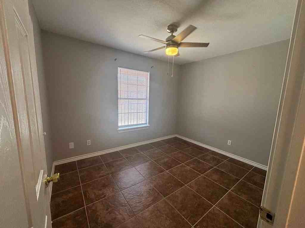 2255 N Veterans Blvd - Photo 4 of 9