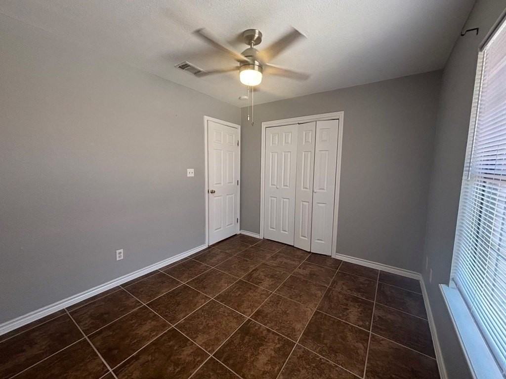 2255 N Veterans Blvd - Photo 7 of 9