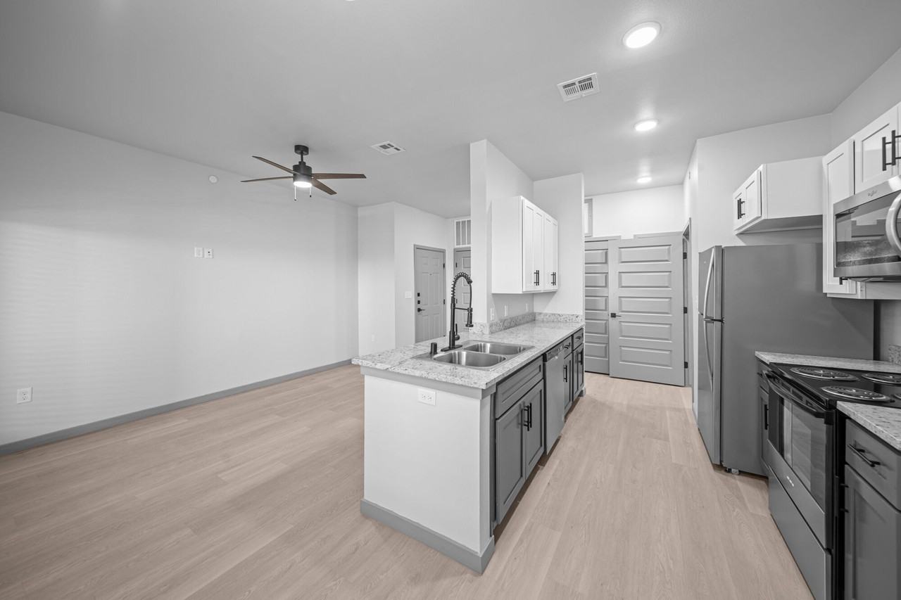 Retreat at Eastlake - Photo 7 of 50