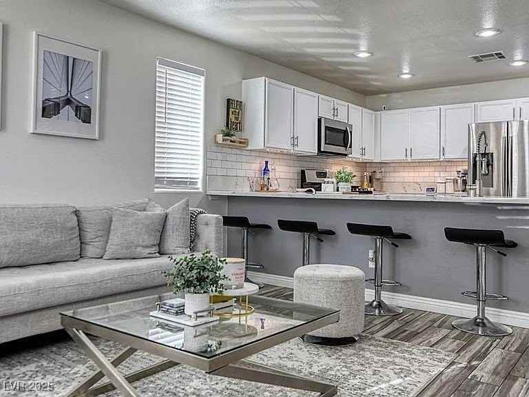6080 Saint Petersburg Dr - Photo 7 of 31