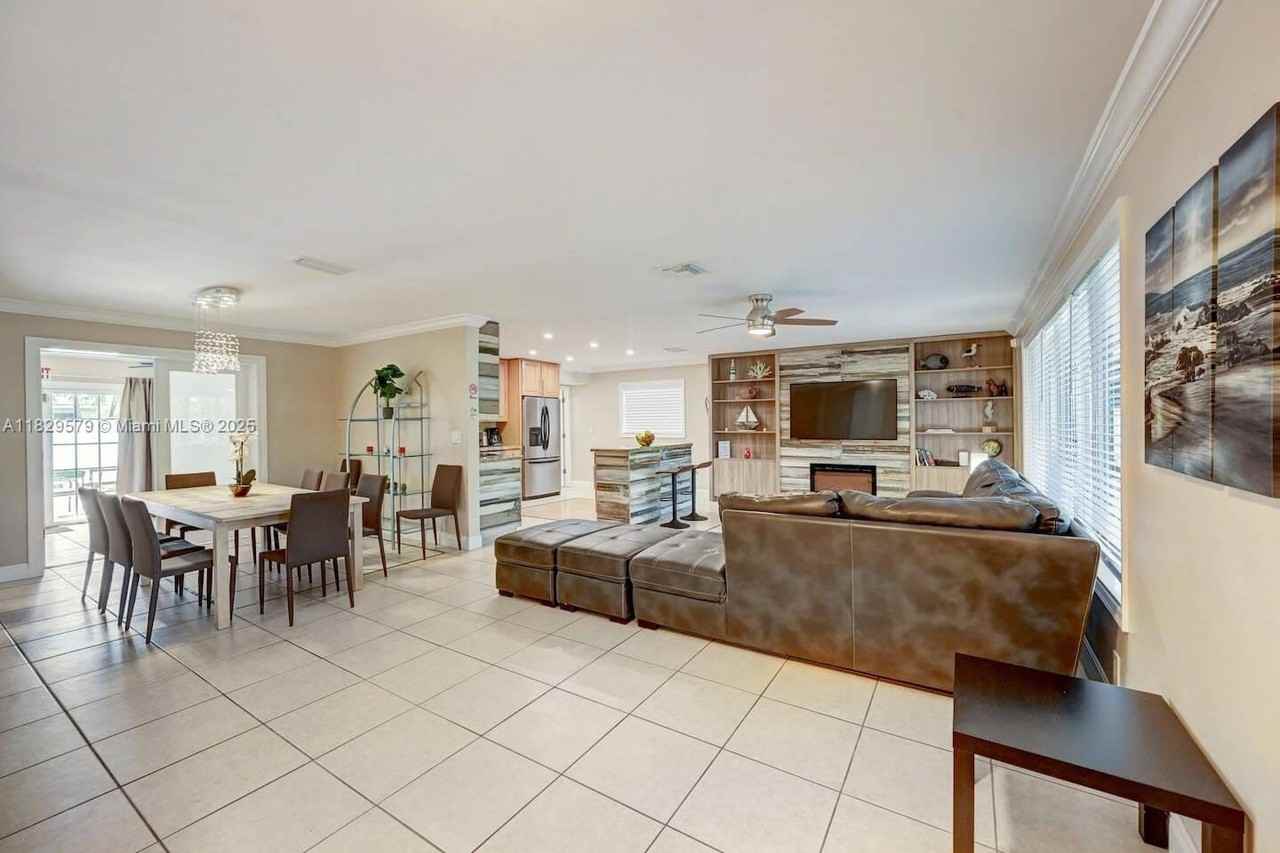 1228 Johnson St - Photo 2 of 40