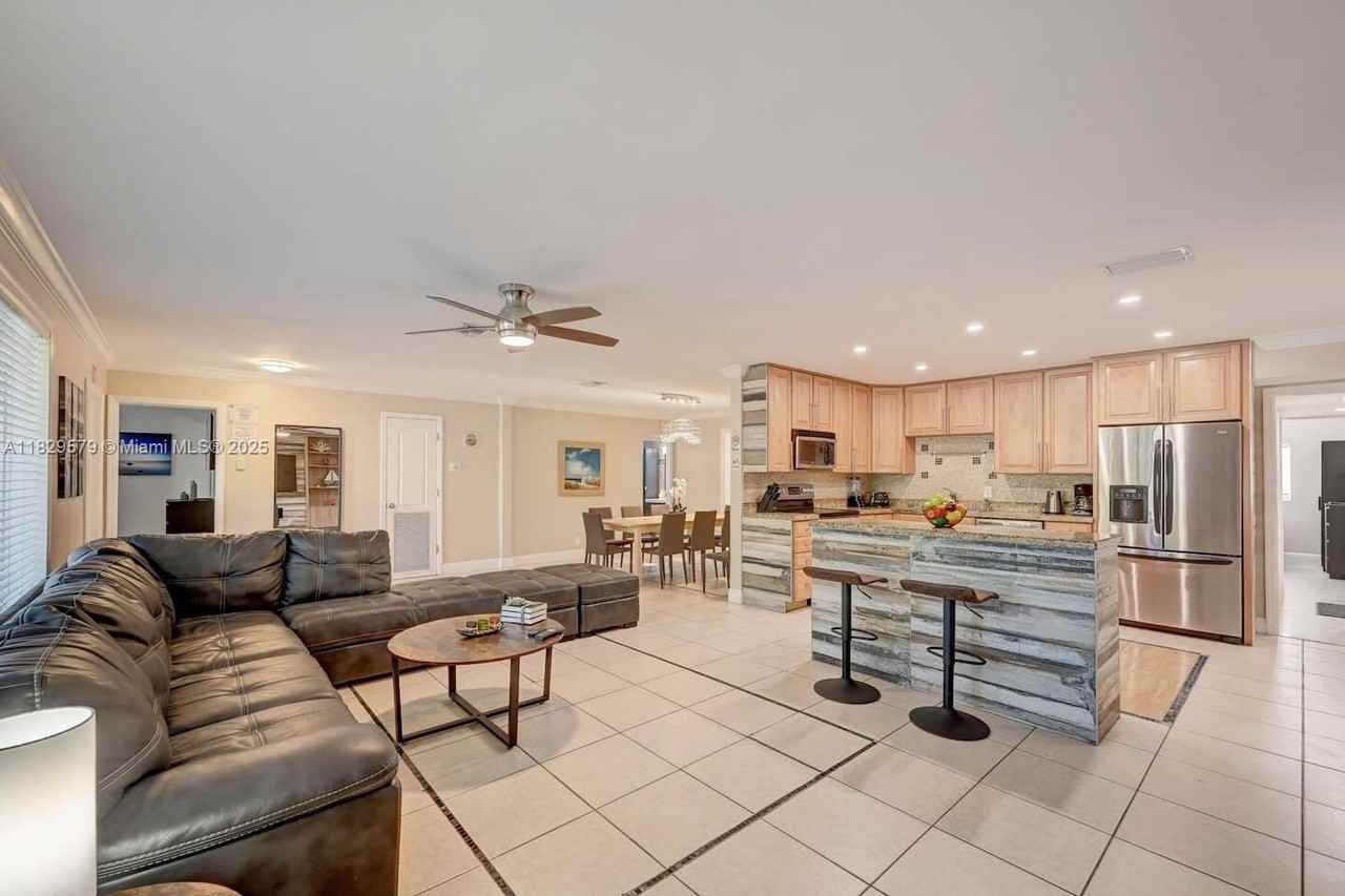 1228 Johnson St - Photo 4 of 40