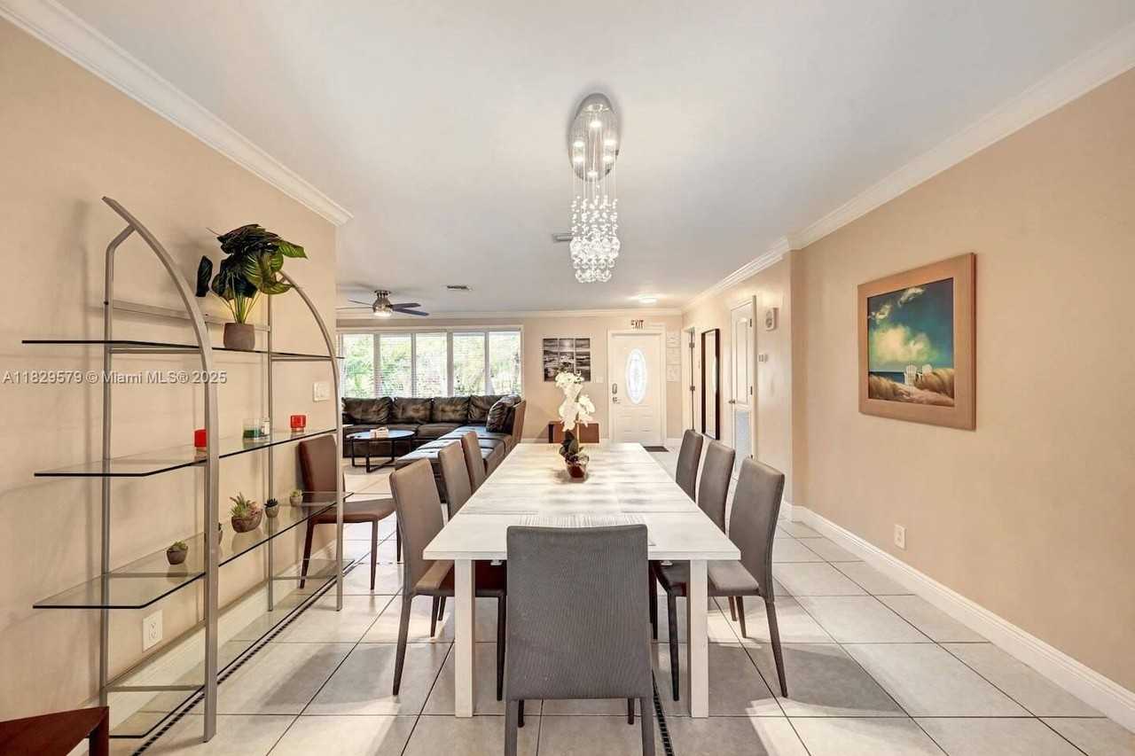 1228 Johnson St - Photo 5 of 40