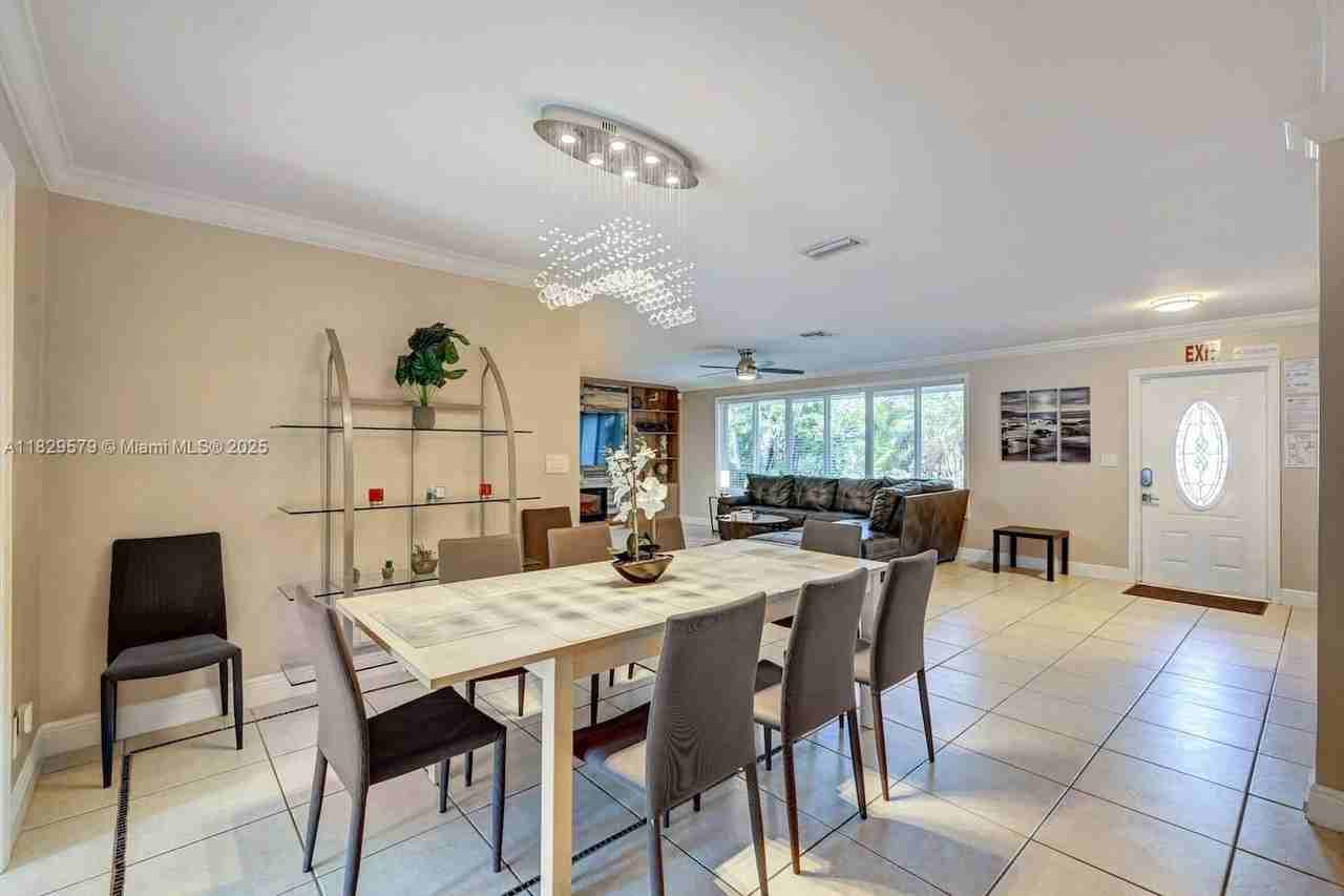 1228 Johnson St - Photo 7 of 40