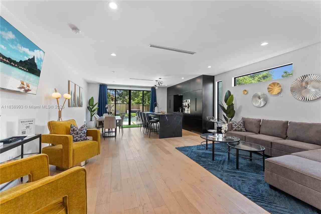 58 Nw 52nd St #58 - Photo 6 of 21