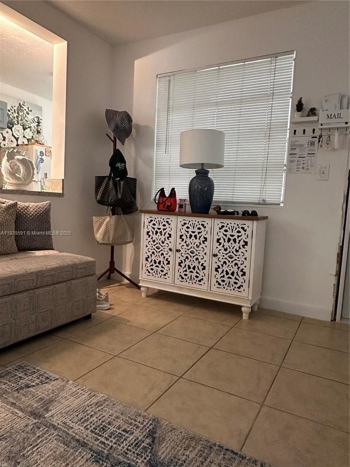 1100 Ne 1st Ct #103 - Photo 4 of 22