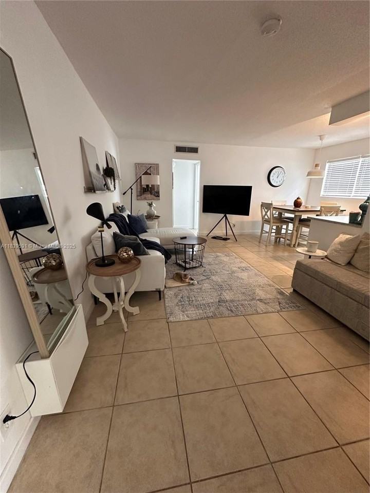 1100 Ne 1st Ct #103 - Photo 6 of 22