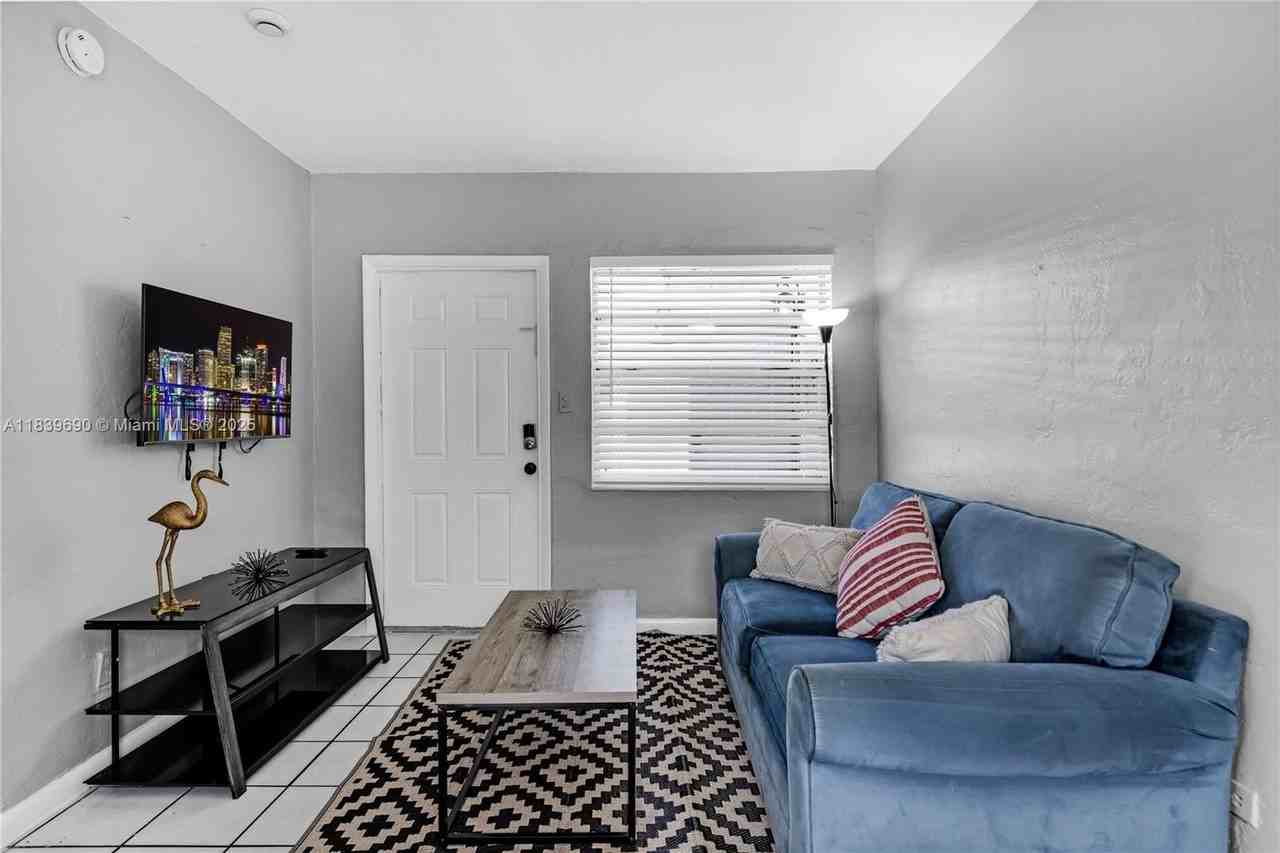 105 Sw 5th Ct #2 - Photo 6 of 11