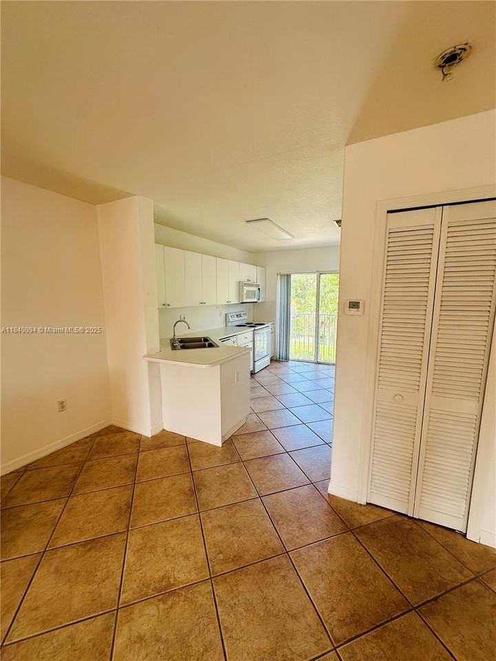 5705 Nw 109th Ave #50 - Photo 4 of 17