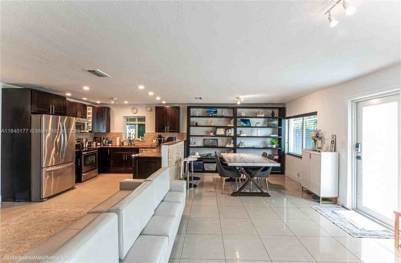 5901 Ne 4th Ave #1 - Photo 6 of 12