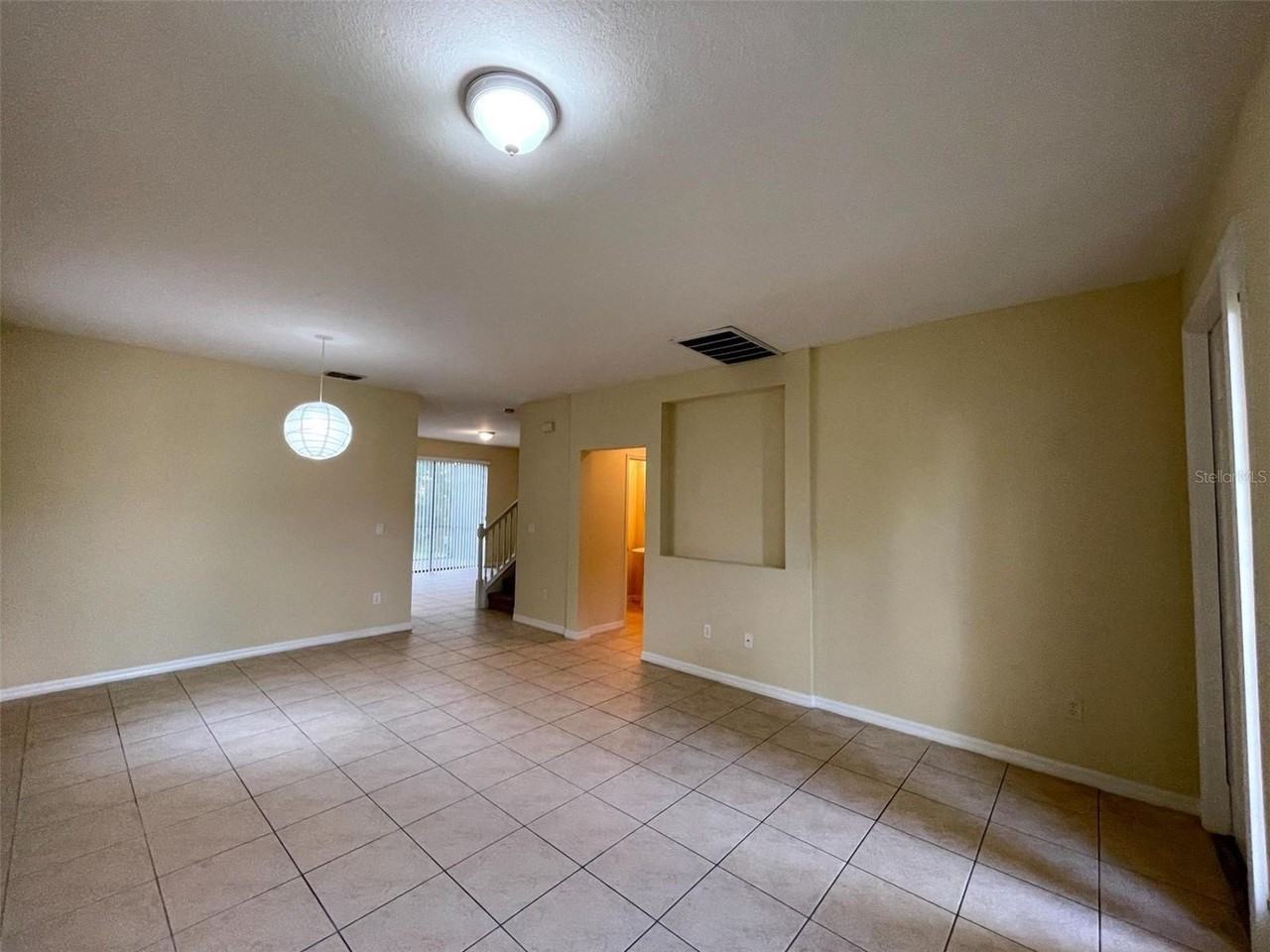 1362 Pacific Rd - Photo 4 of 25