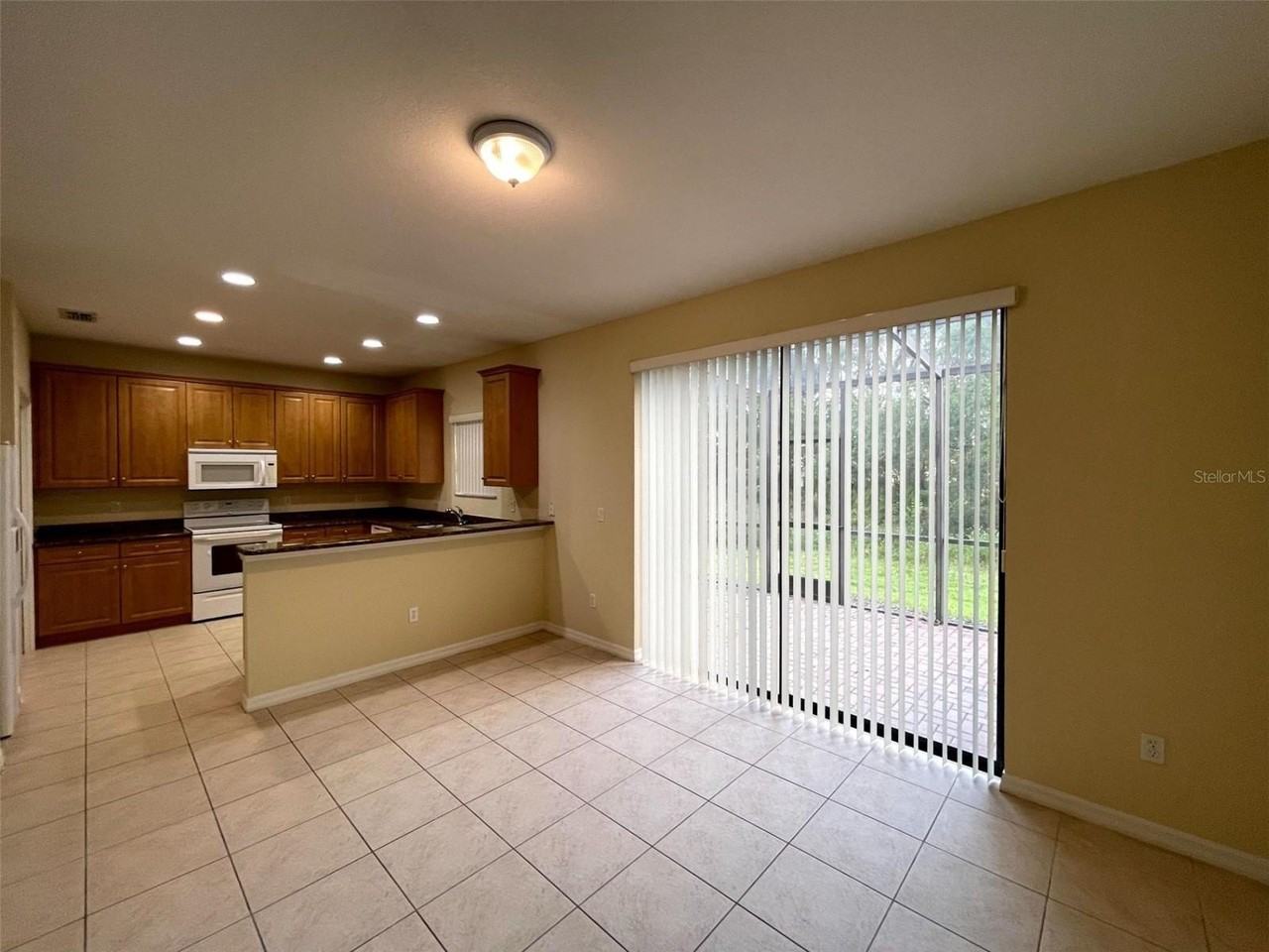 1362 Pacific Rd - Photo 7 of 25