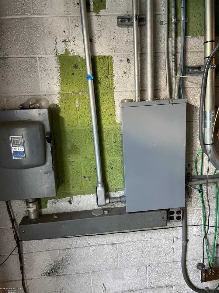 16635 Harper Ave - Photo 3 of 13