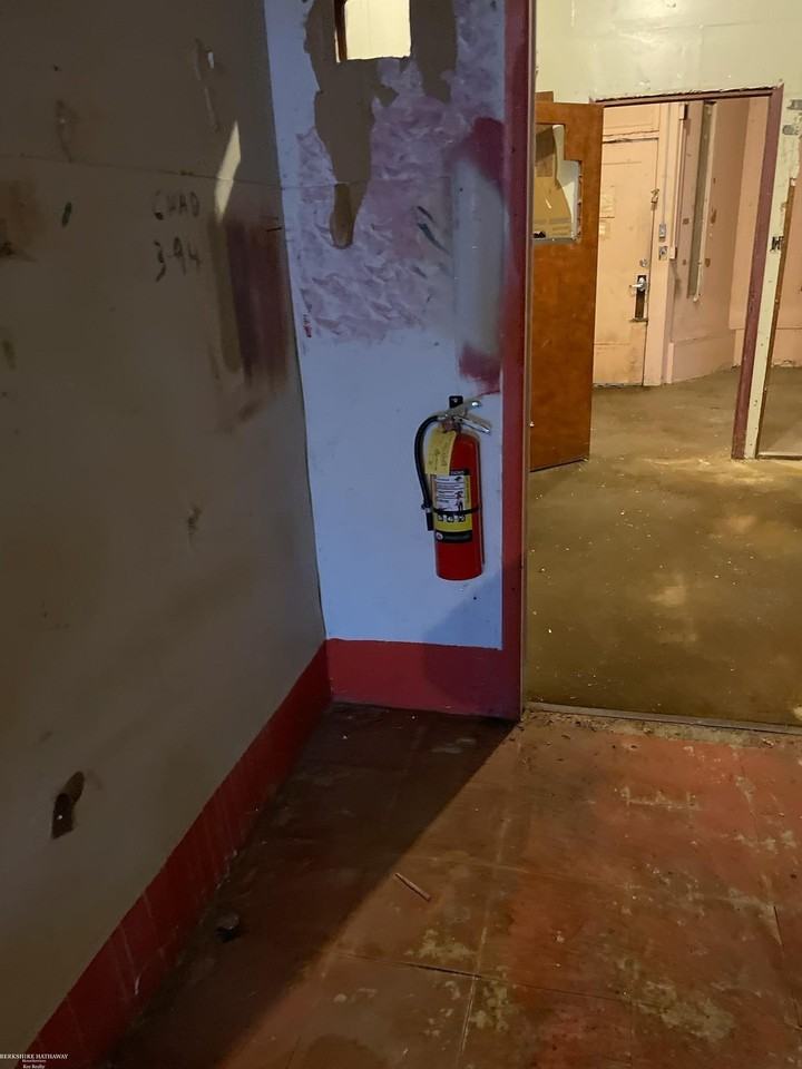 16635 Harper Ave - Photo 6 of 13