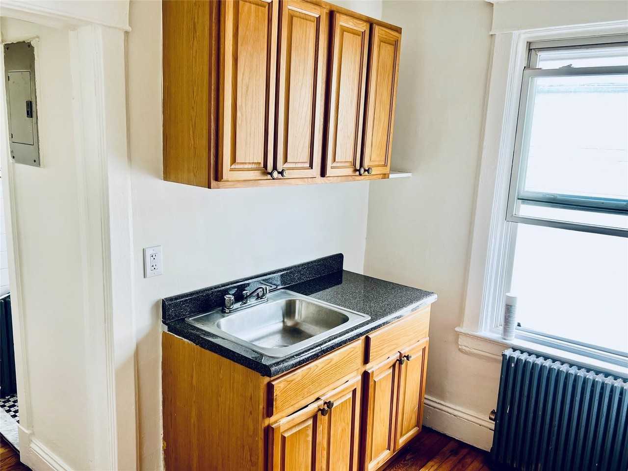 137 Lake Ave - Photo 4 of 6