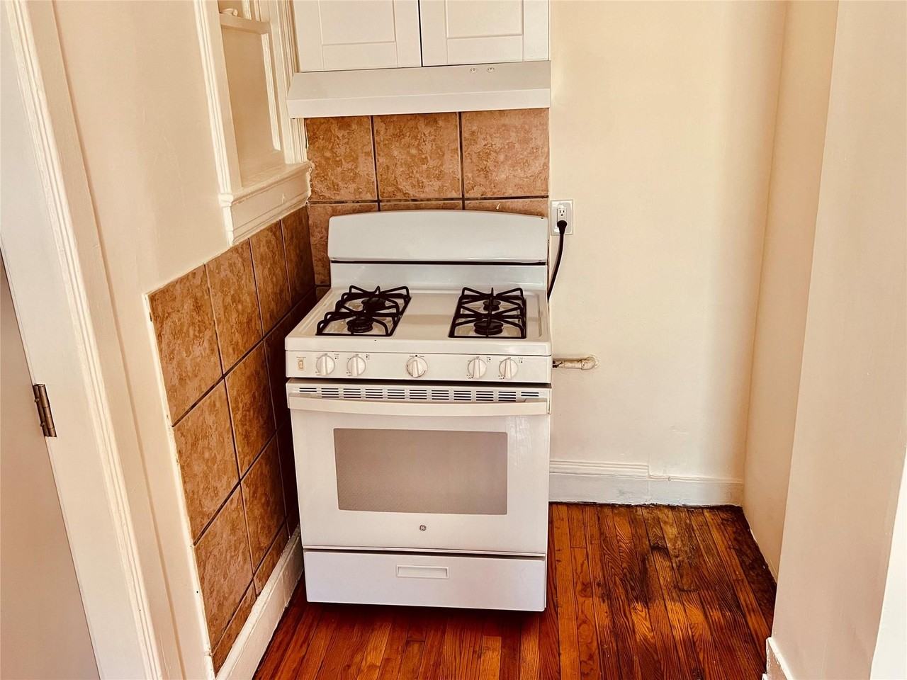 137 Lake Ave - Photo 5 of 6