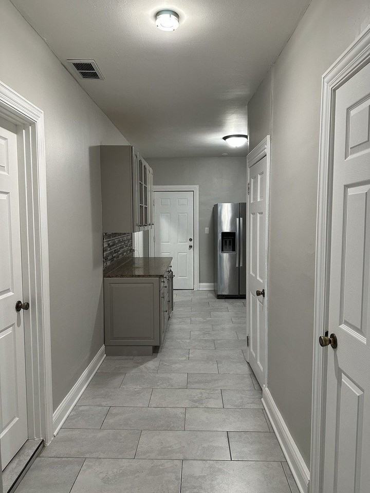 4621 S Archer Ave #3 - Photo 2 of 5