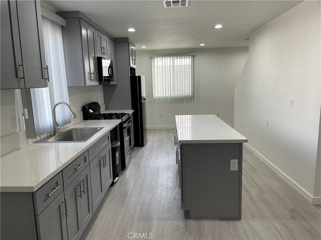 1432 E 20th St - Photo 3 of 9