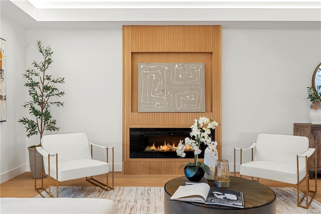 5741 Newcastle Ave - Photo 3 of 8