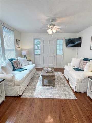 719 Louque Place #B - Photo 4 of 15