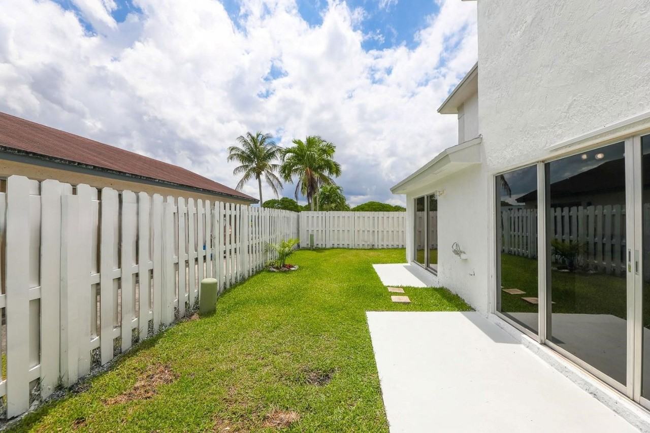 Nw 107th Way - Photo 7 of 8