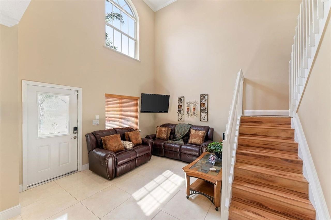 Sw 50th St - Photo 4 of 8