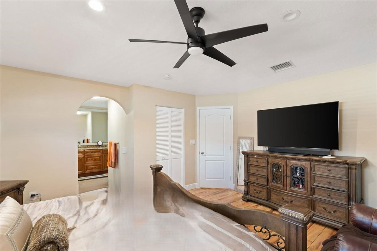 Sw 50th St - Photo 7 of 8