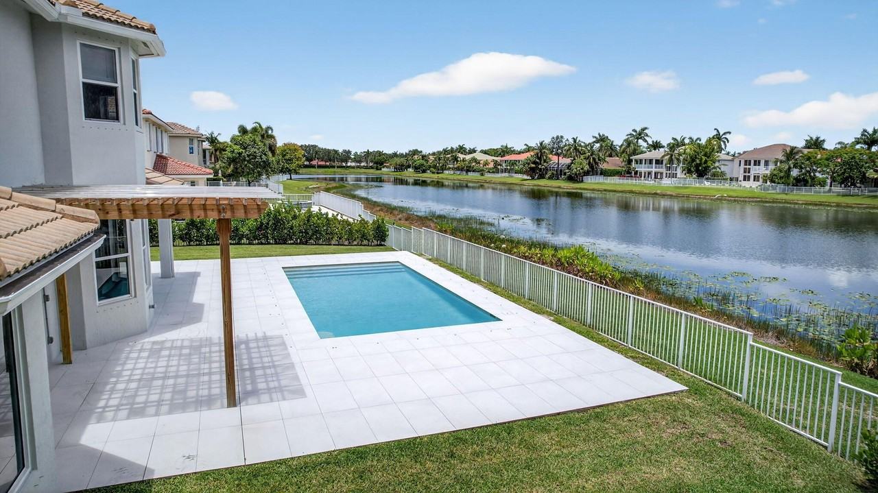 11587 Manatee Bay Ln