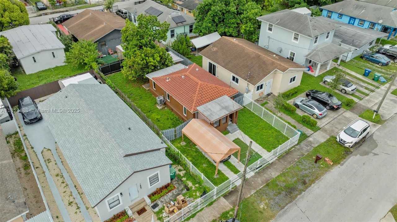 1883 Nw 68th St #1883 - Photo 3 of 8