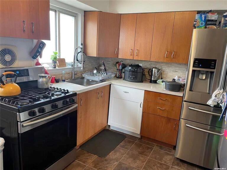 2319 Hampton Ave - Photo 3 of 7