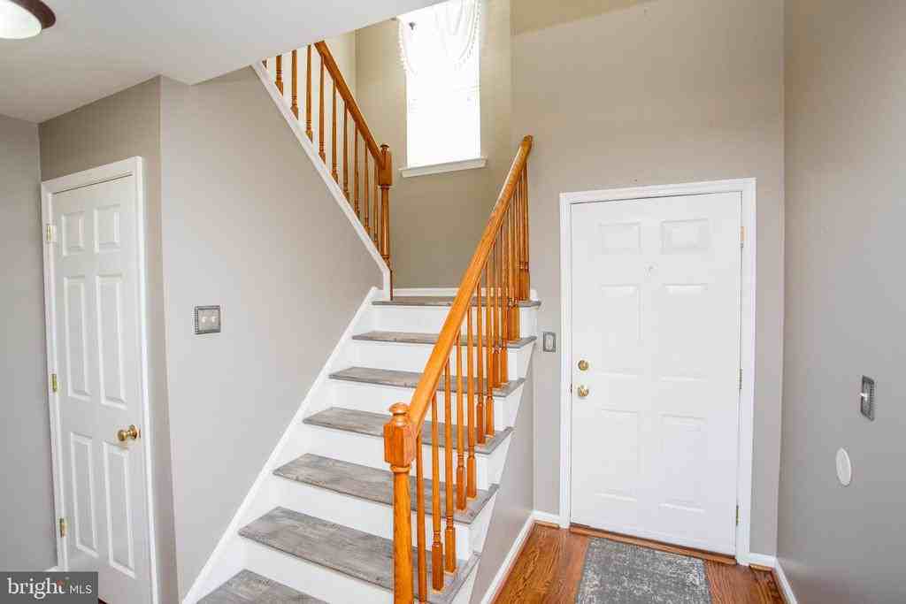 207 Hampshire Dr - Photo 2 of 28