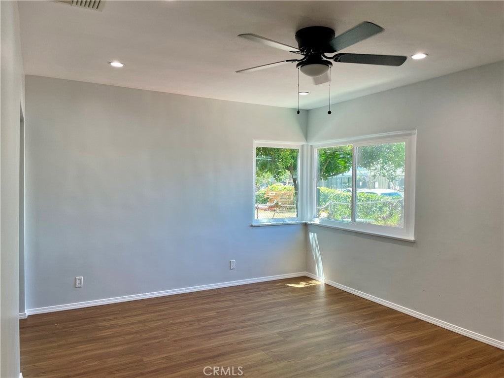 5550 Riverton Ave - Photo 4 of 25