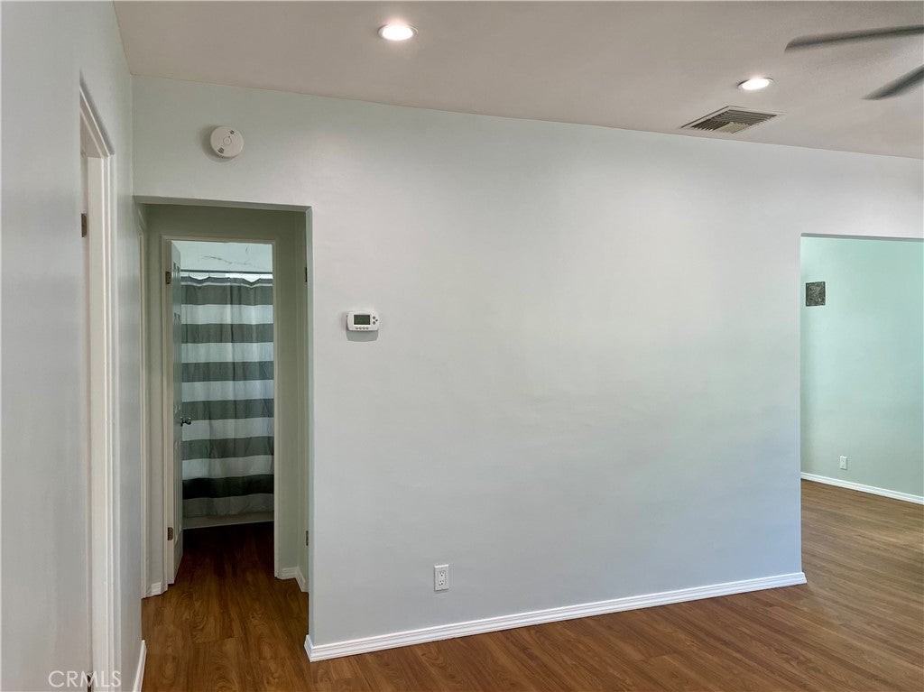 5550 Riverton Ave - Photo 5 of 25