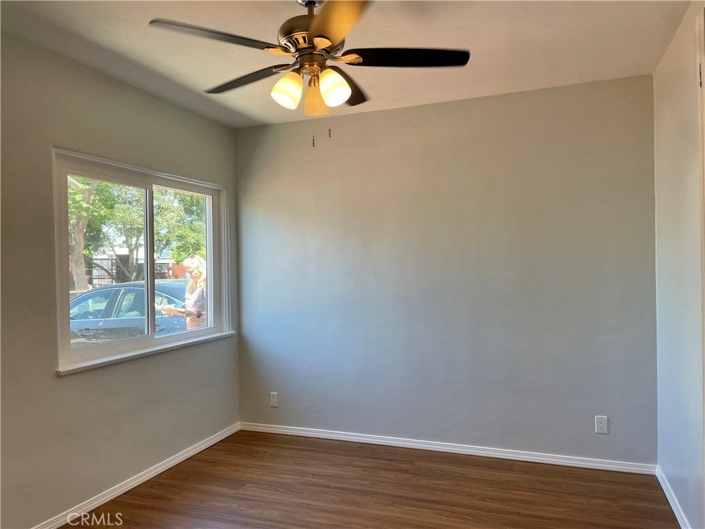 5550 Riverton Ave - Photo 6 of 25