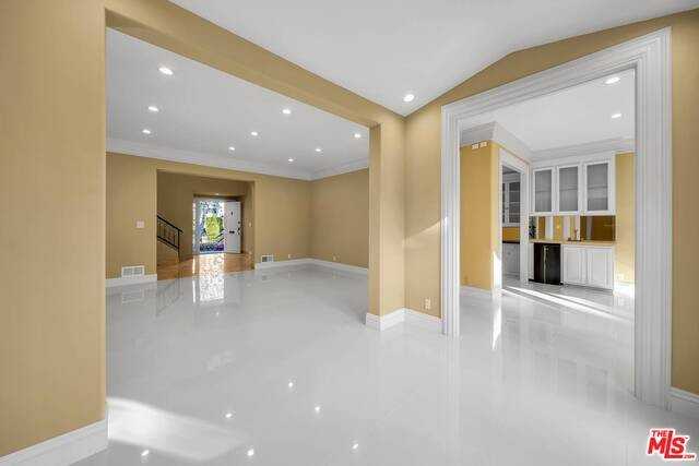 713 Foothill Rd - Photo 4 of 26